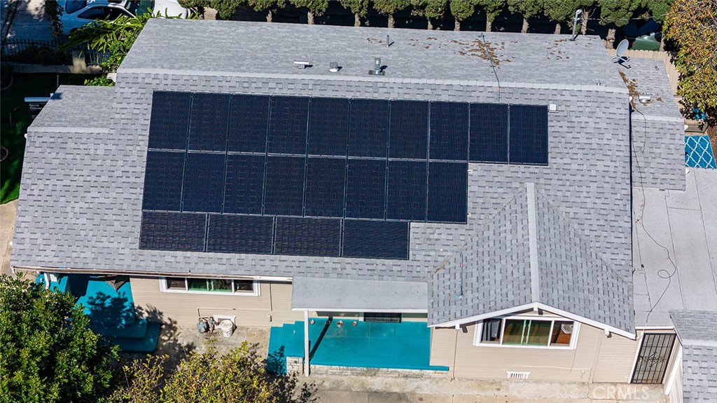 1016 Vina Avenue Long Beach, CA 90813 - Photo 6 of 22 a view of front door of house