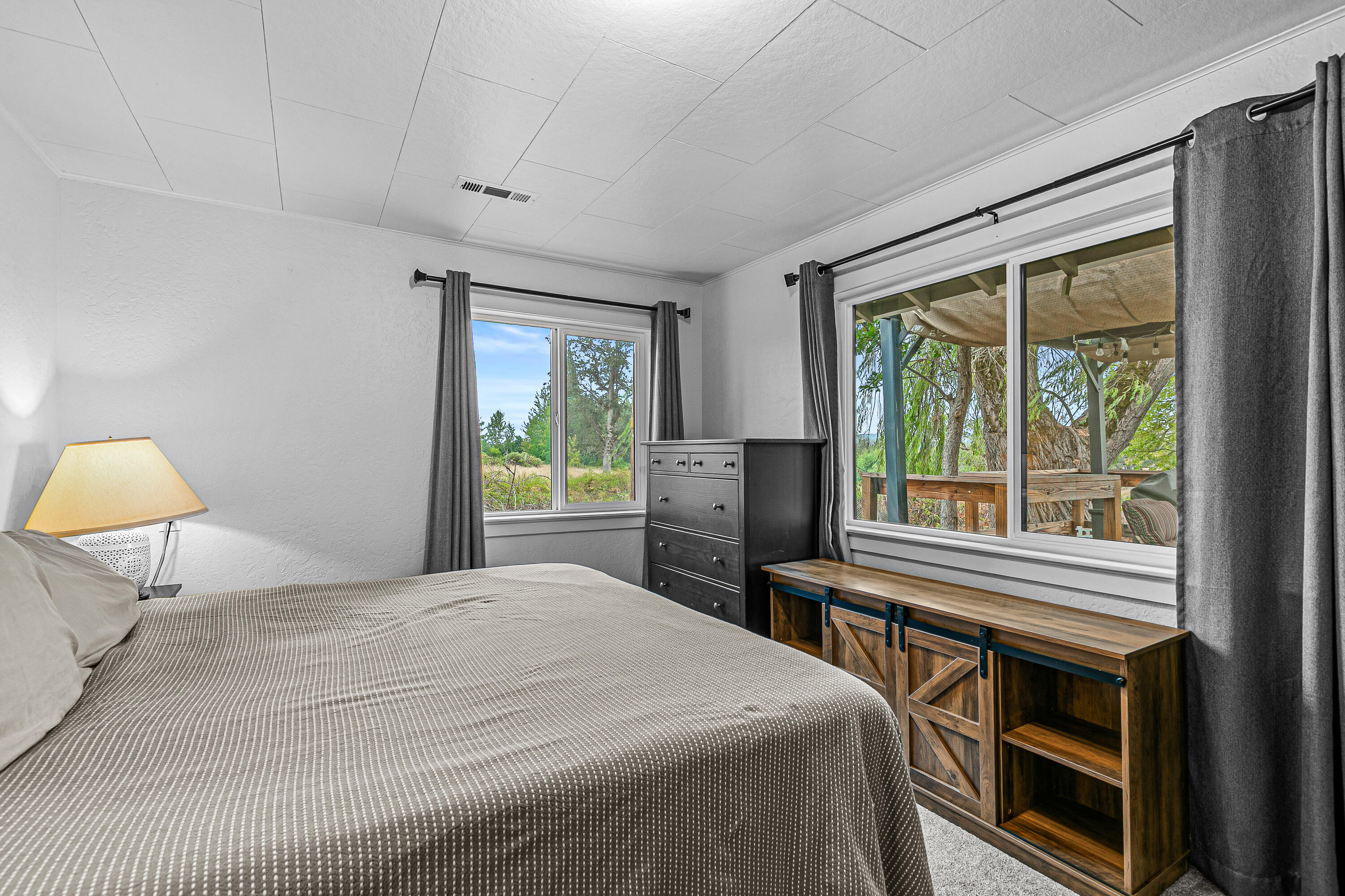 14145 Agate Road Eagle Point, OR 97524 - Photo 23 of 36 9R9A3410