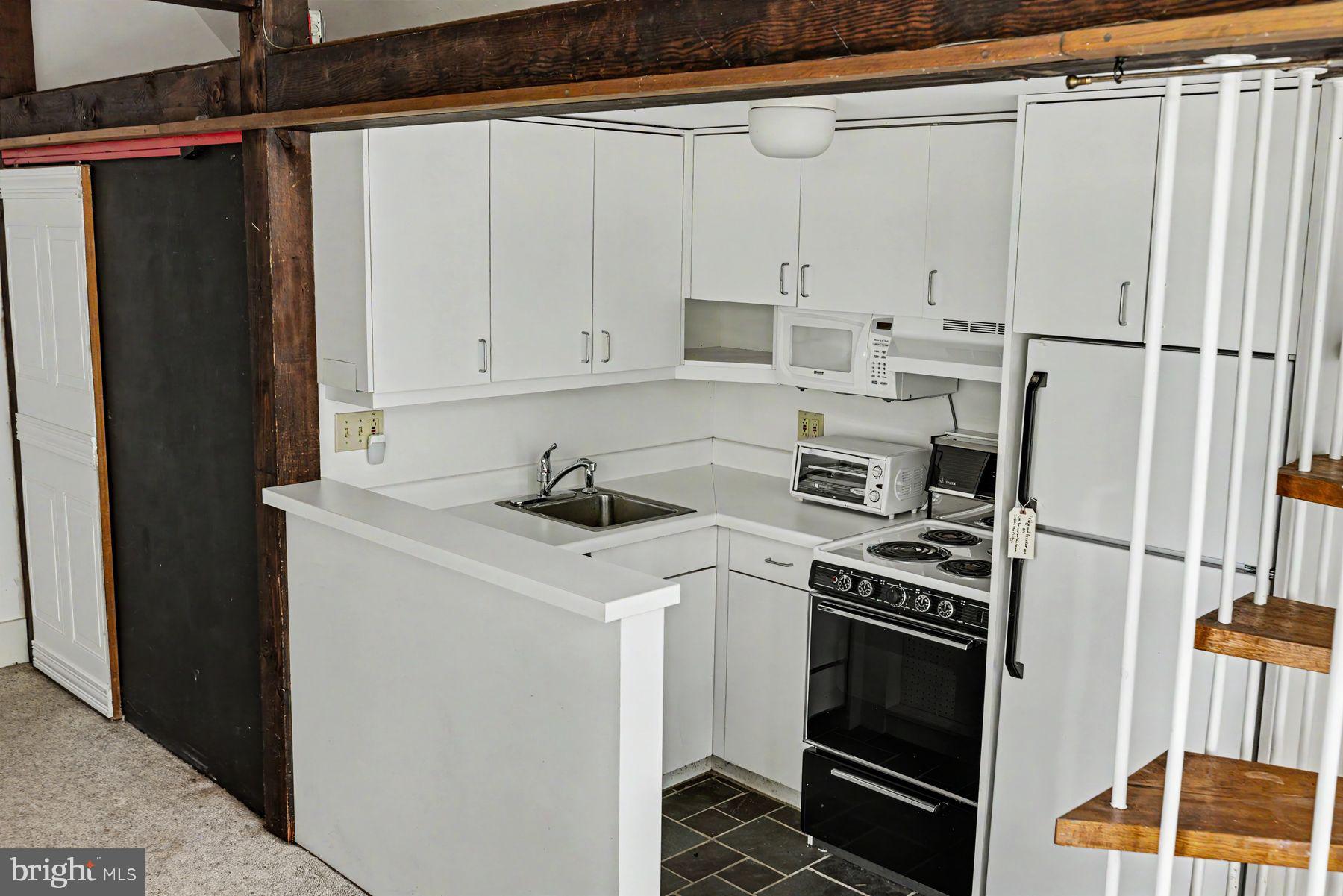 14 Stover Park Road Pipersville, PA 18947 - Photo 48 of 91 Guest house kitchenette