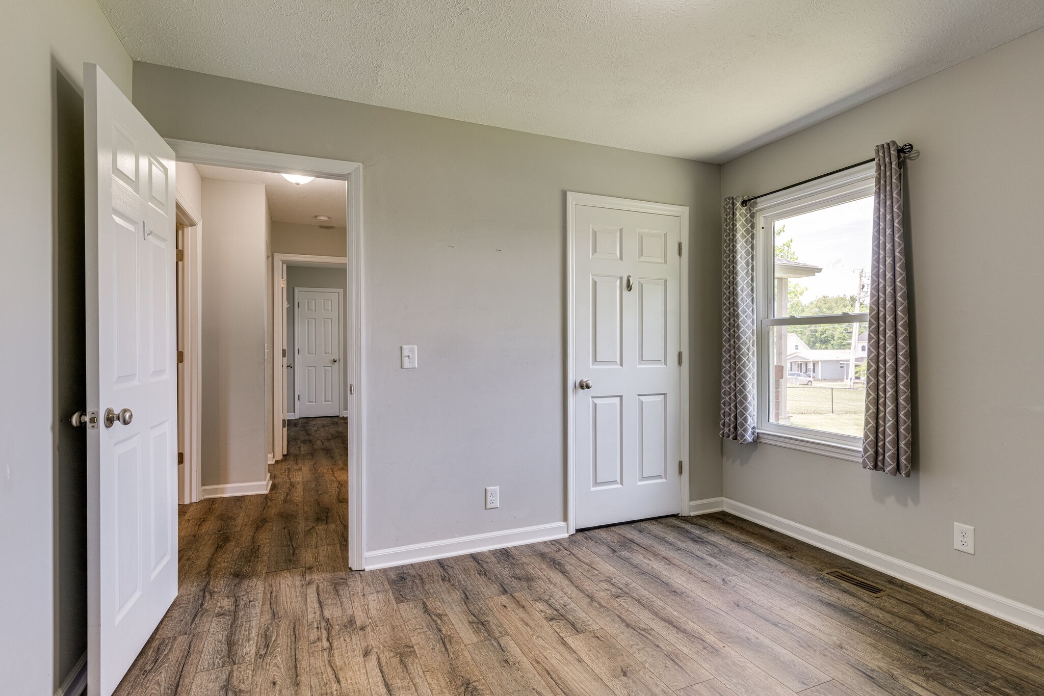 4752 Lahr Road Springfield, TN 37172 - Photo 15 of 27 a view of a room with wooden floor and windows