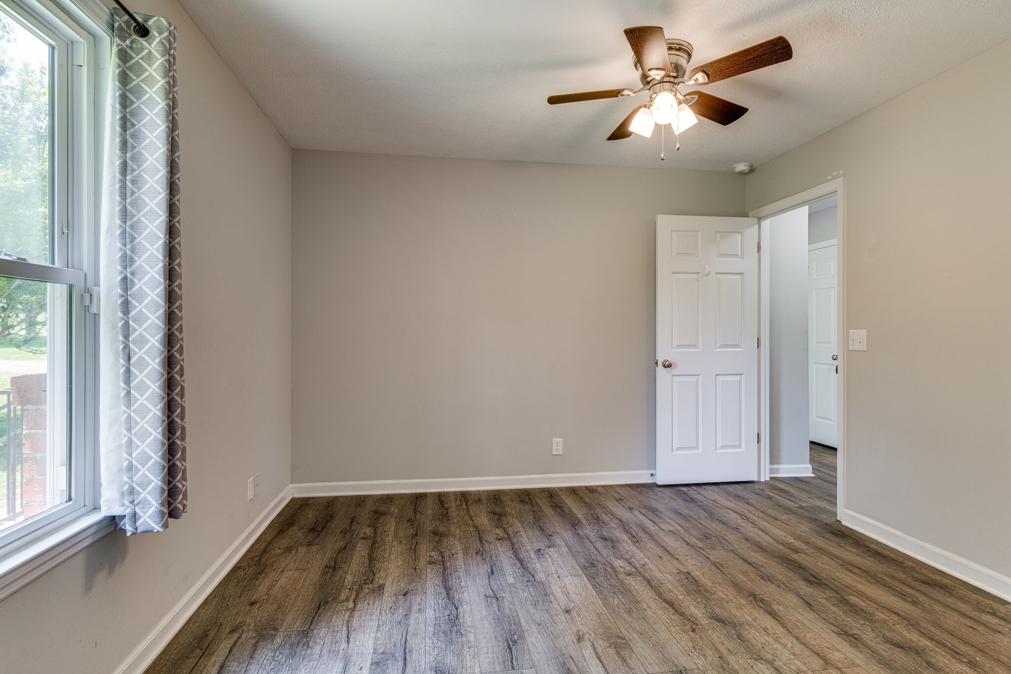 4752 Lahr Road Springfield, TN 37172 - Photo 18 of 27 a view of empty room with wooden floor and fan