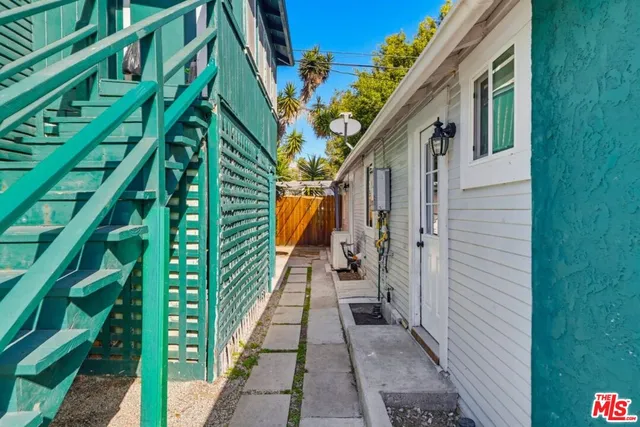 a view of a pathway of a house