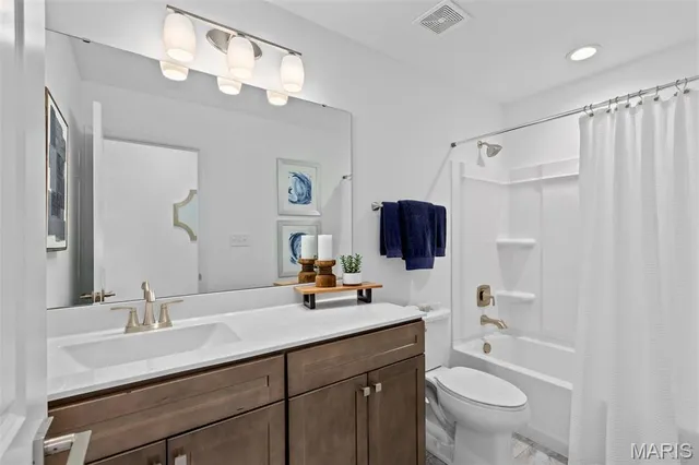 $440,900 | 2 Ashford At Grove, St. Louis, MO 63123