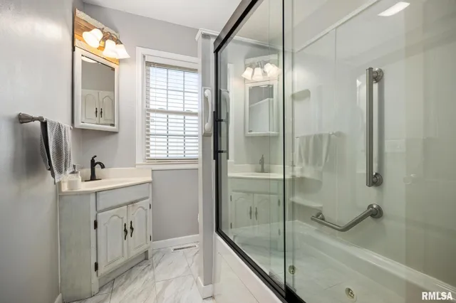 $199,900 | 601 Roosevelt Street, Creve Coeur, IL 61610