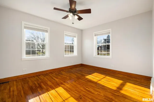 $199,900 | 601 Roosevelt Street, Creve Coeur, IL 61610