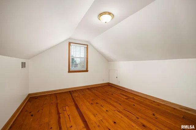 $199,900 | 601 Roosevelt Street, Creve Coeur, IL 61610