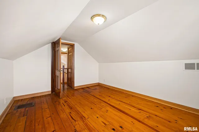 $199,900 | 601 Roosevelt Street, Creve Coeur, IL 61610