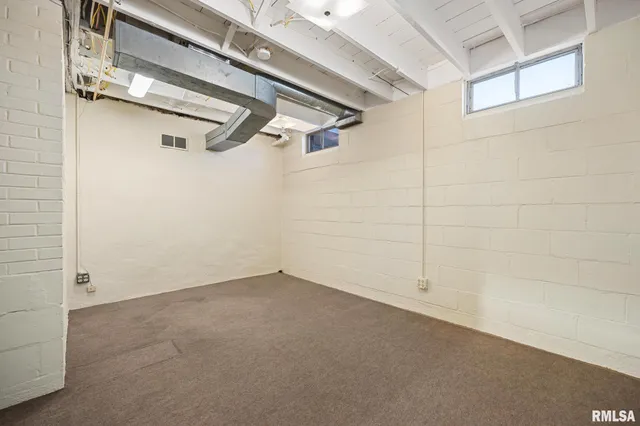 $199,900 | 601 Roosevelt Street, Creve Coeur, IL 61610