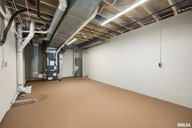 $199,900 | 601 Roosevelt Street, Creve Coeur, IL 61610