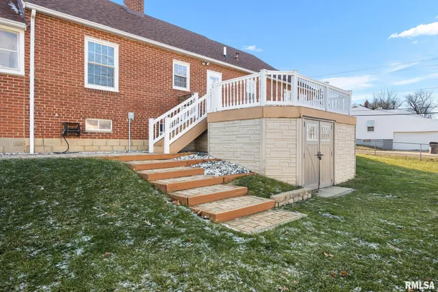 $199,900 | 601 Roosevelt Street, Creve Coeur, IL 61610