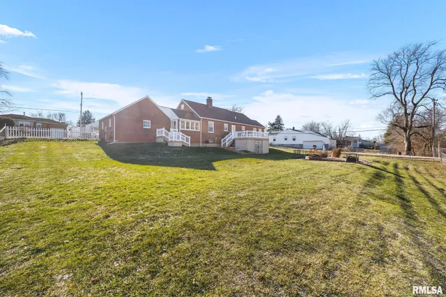 $199,900 | 601 Roosevelt Street, Creve Coeur, IL 61610