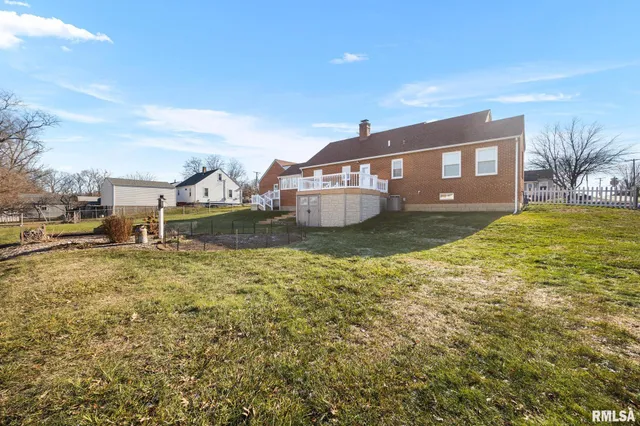 $199,900 | 601 Roosevelt Street, Creve Coeur, IL 61610