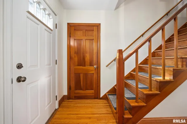 $199,900 | 601 Roosevelt Street, Creve Coeur, IL 61610