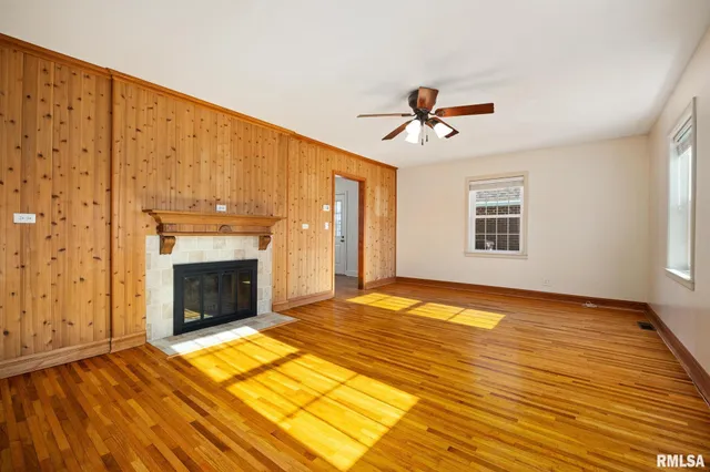 $199,900 | 601 Roosevelt Street, Creve Coeur, IL 61610