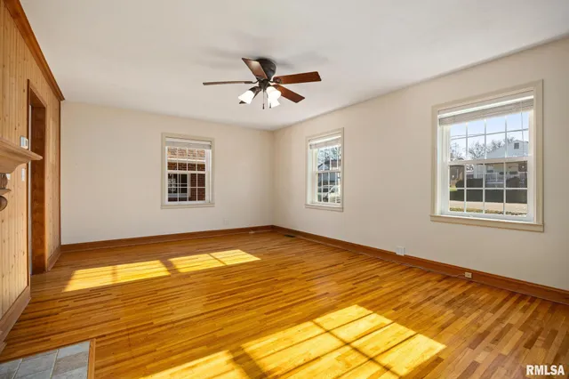 $199,900 | 601 Roosevelt Street, Creve Coeur, IL 61610