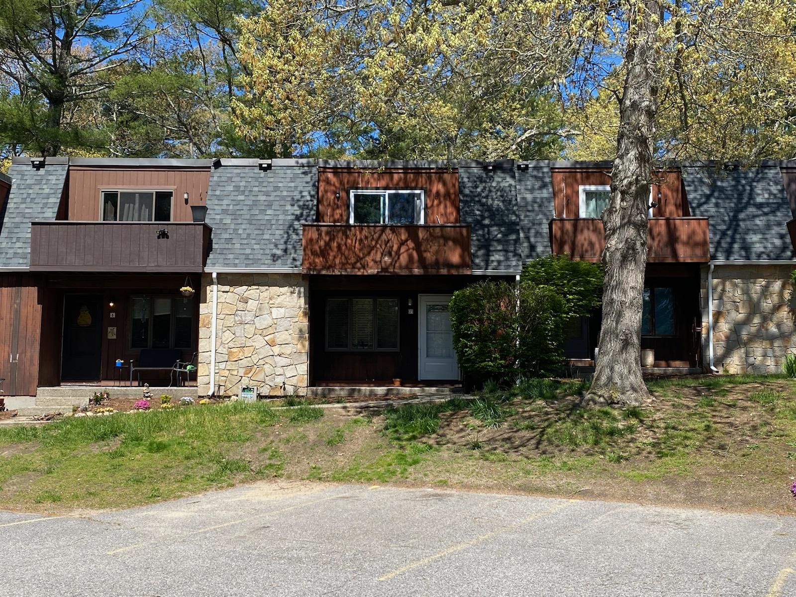 a front view of house with yard