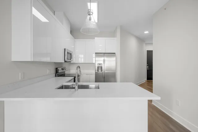 $3,800 | 121 34th Street, Unit 408, Union City, NJ 07087