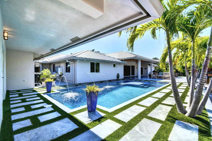 7451 Northeast Bay Isle Court Boca Raton, FL 33487 - Photo 27 of 41 Courtyard