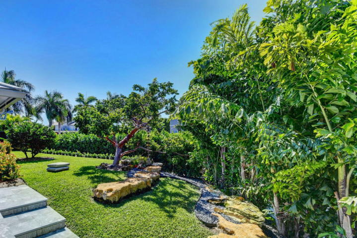7451 Northeast Bay Isle Court Boca Raton, FL 33487 - Photo 31 of 41 rivate Side Yard