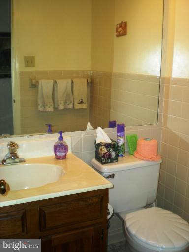 1 Anderson Ridge Road Catonsville, MD 21228 - Photo 11 of 21 1st level bath off hallway