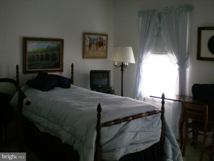 1 Anderson Ridge Road Catonsville, MD 21228 - Photo 15 of 21 Wall to wall in bedroom