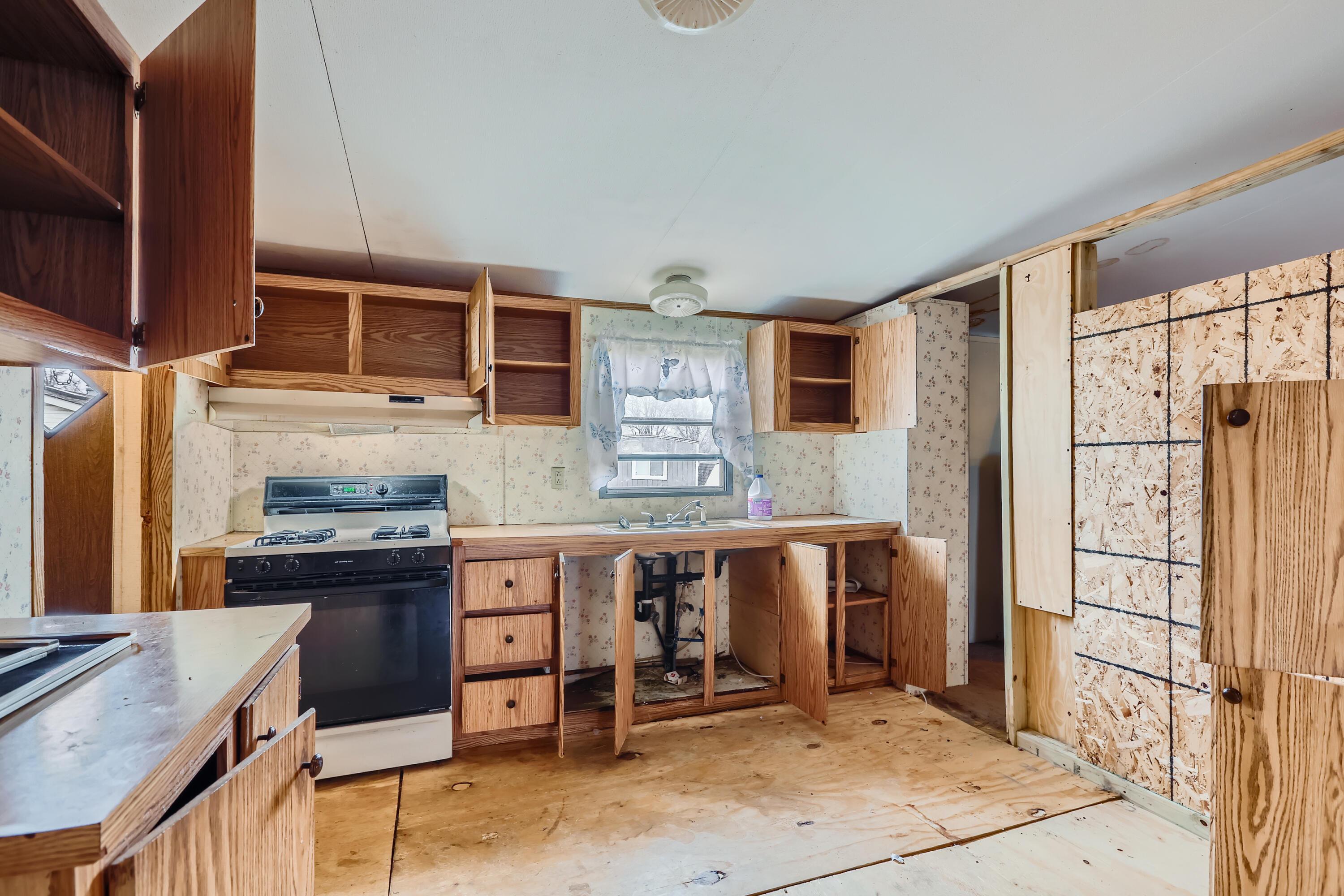 8565 Smith-Calhoun Road, Unit 217 Plain City, OH 43064 - Photo 4 of 11 07 Kitchen