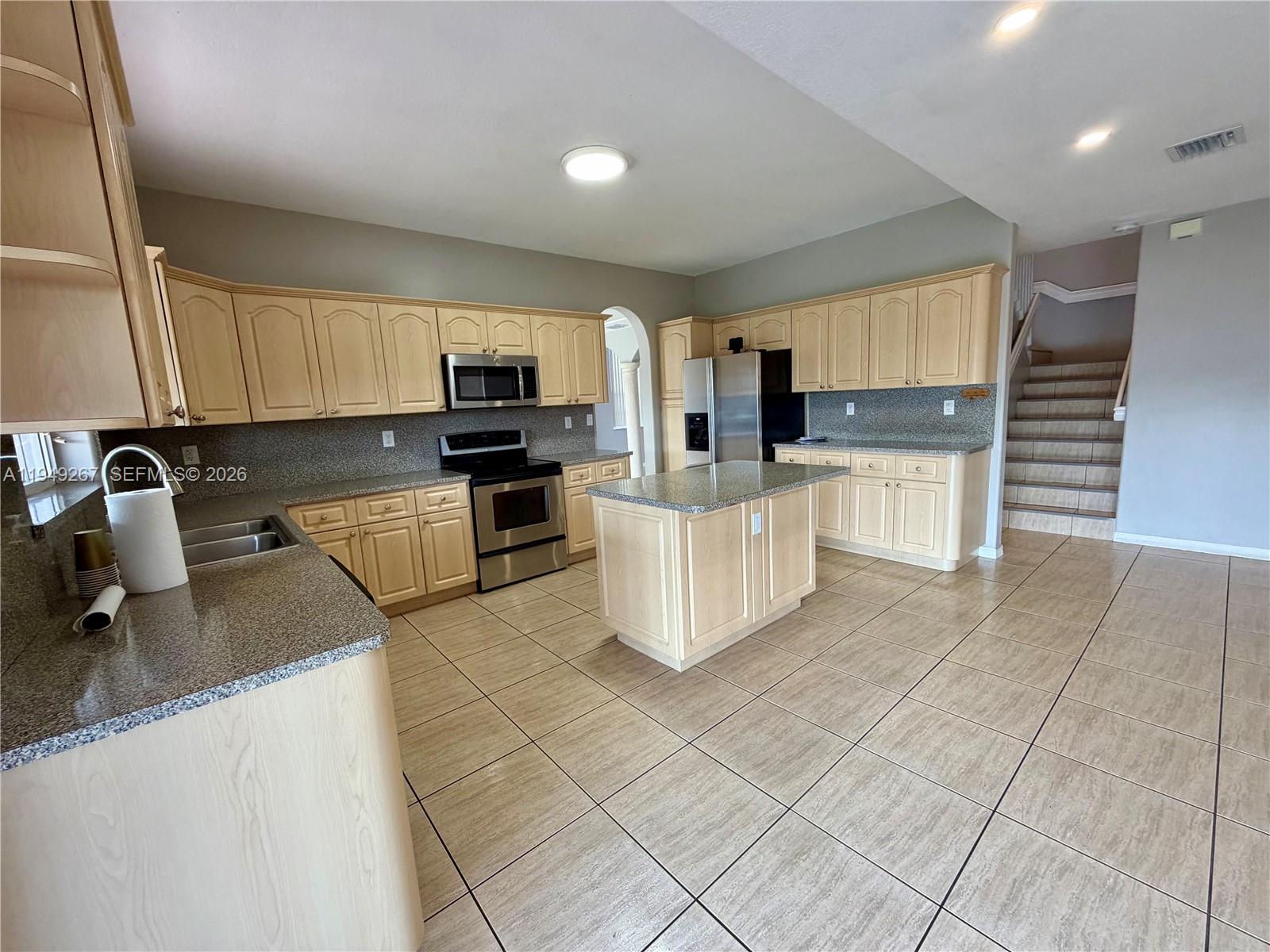 15364 Southwest 32nd Terrace Miami, FL 33185 - Photo 8 of 35