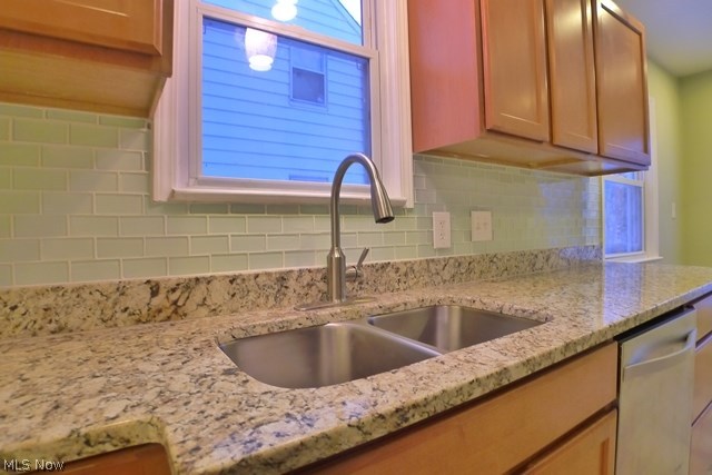 3966 Delmore Road Cleveland Heights, OH 44121 - Photo 4 of 23 Double stainless steel sink plus stainless steel dishwasher