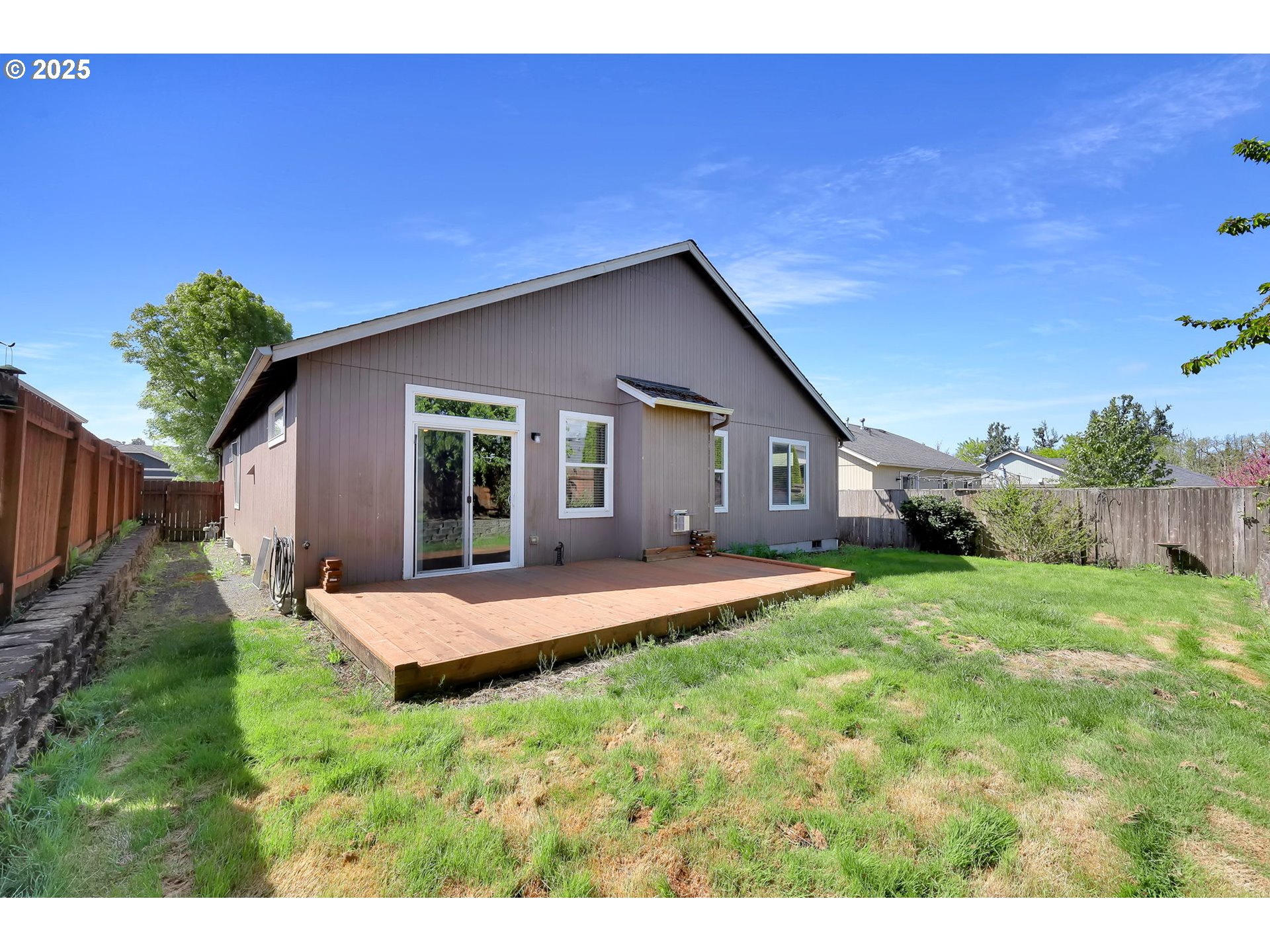 5770 Mineral Way Springfield, OR 97478 - Photo 17 of 18 a front view of house with backyard and green space