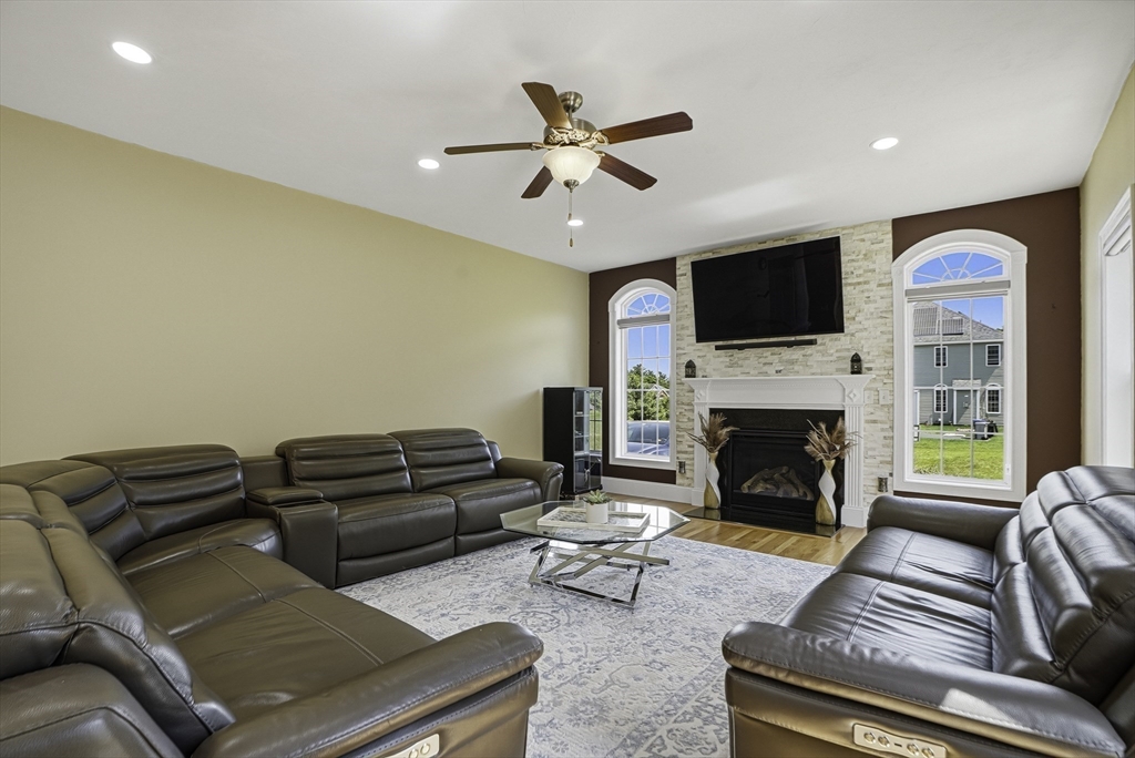 120 Mohawk Path Holliston, MA 01746 - Photo 7 of 36