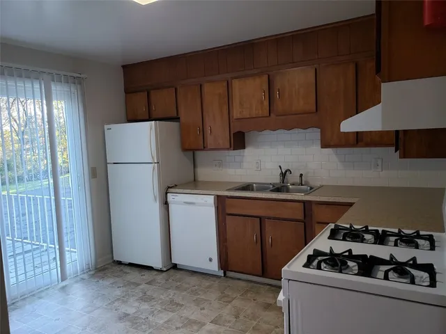 $1,200 | 15 Coventry Road, Unit 3, Endicott, NY 13760