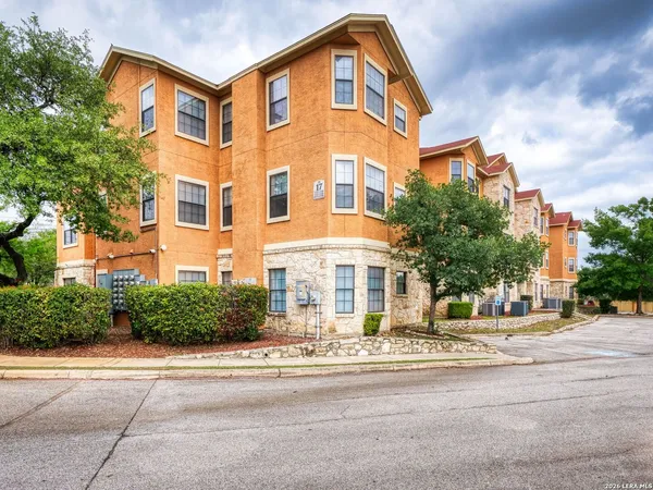 $1,900 | 6160 Eckhert Road, Unit 1718, San Antonio, TX 78240