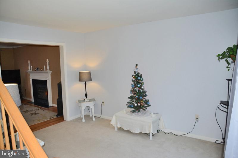 1691 Pioneer Road Lancaster, PA 17602 - Photo 7 of 37 Formal Living Room to the right....