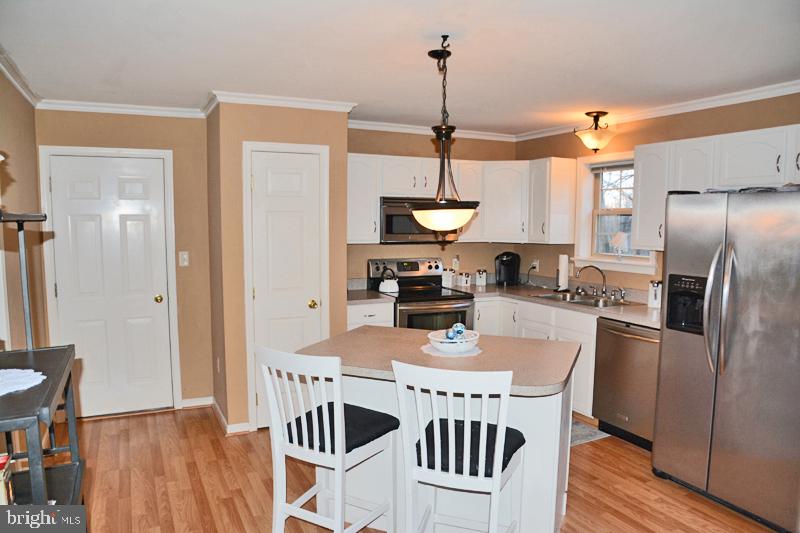 1691 Pioneer Road Lancaster, PA 17602 - Photo 8 of 37 Back the center hallway to the Kitchen!