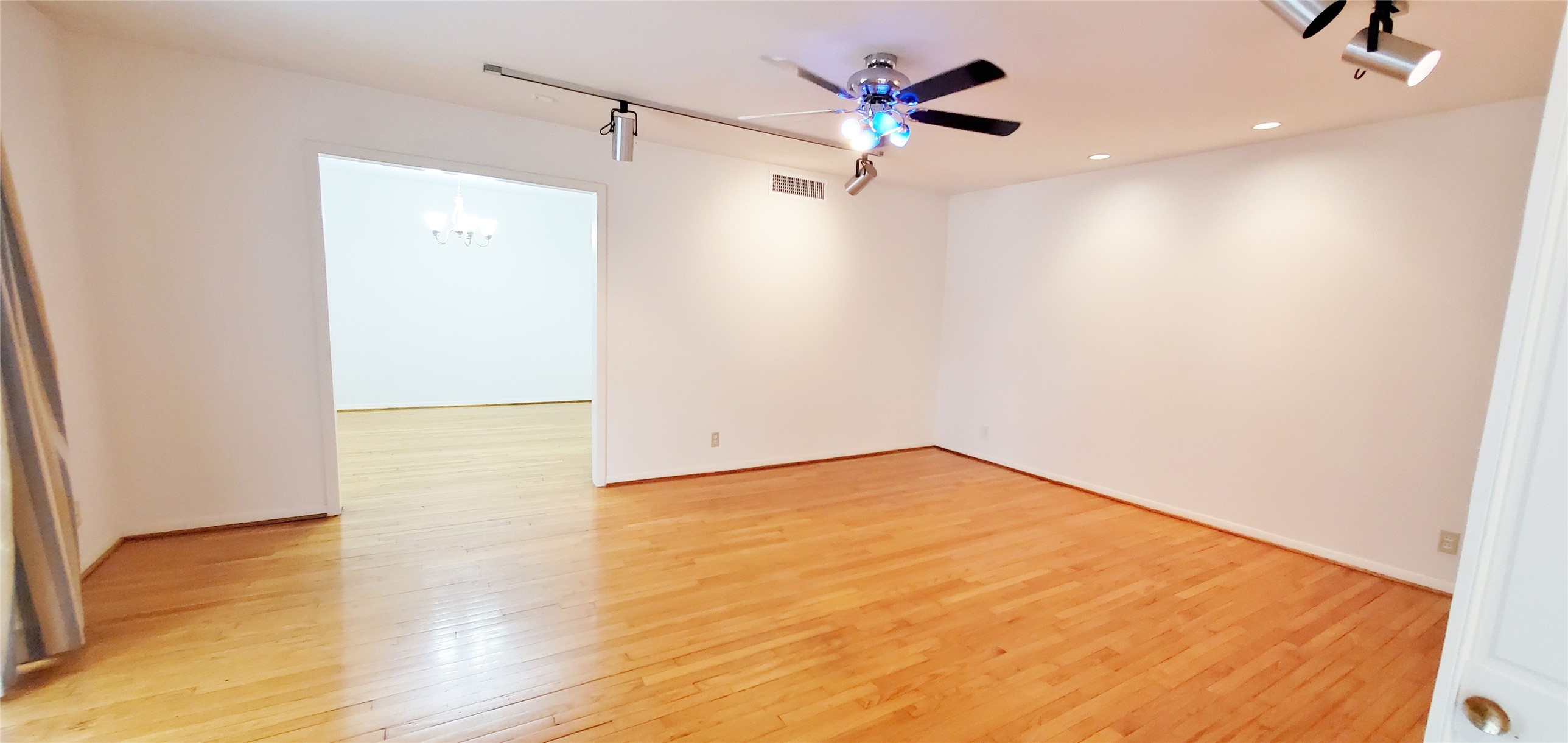 5630 Edith Street Houston, TX 77081 - Photo 11 of 30 Formal living room by front entrance.