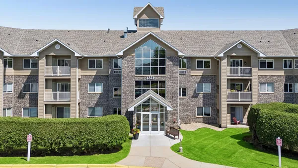 $195,000 | 1321 Lake Drive West, Unit 123, Chanhassen, MN 55317