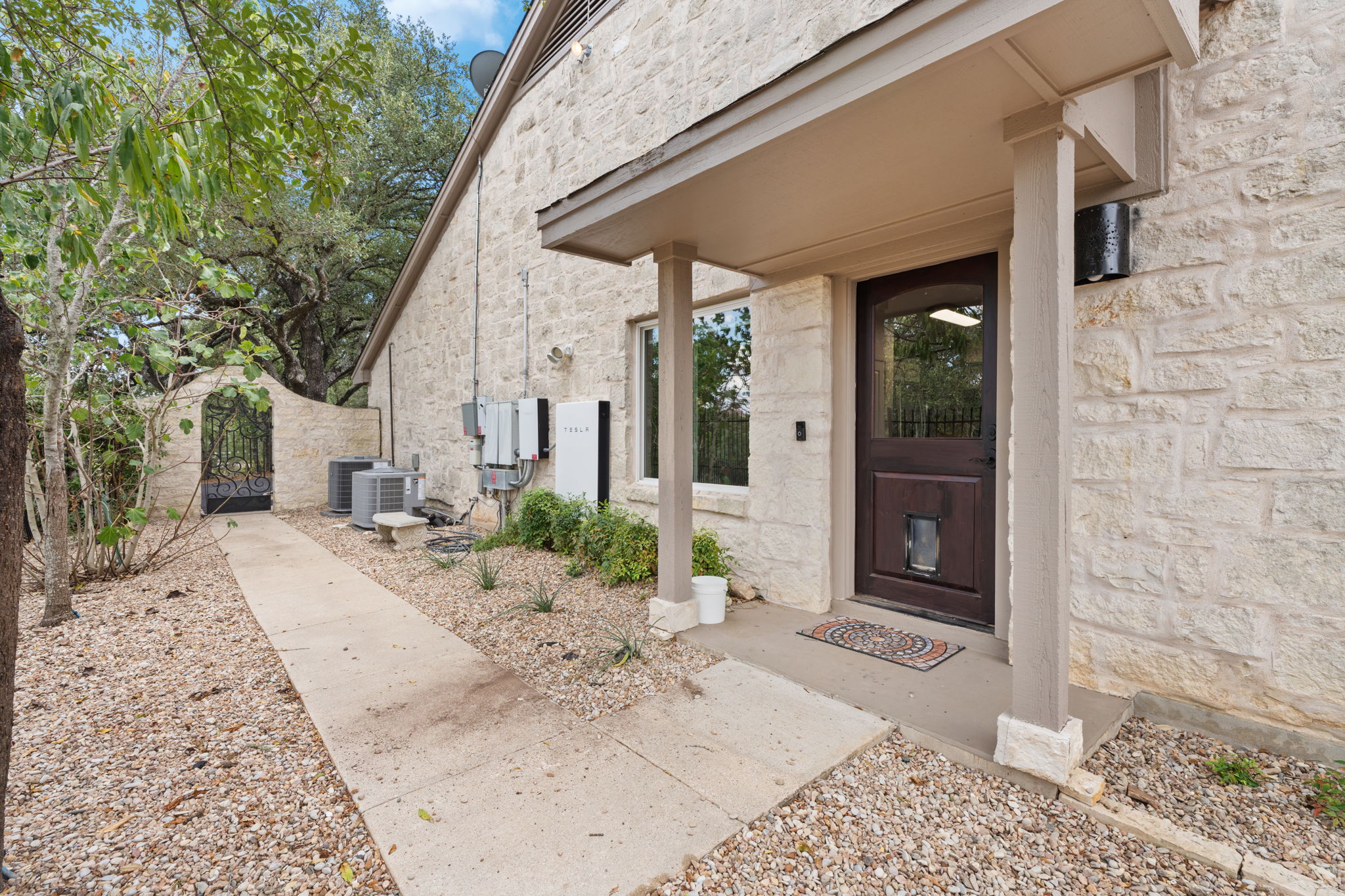 24 Long Creek Road Austin, TX 78737 - Photo 35 of 36 Side entrance and dog run.