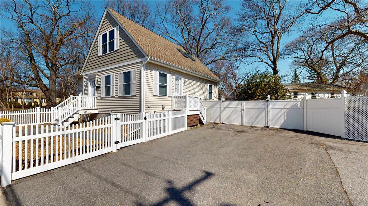 550 West Shore Road Warwick, RI 02889 - Photo 3 of 24