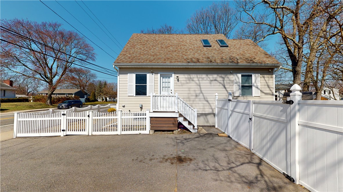 550 West Shore Road Warwick, RI 02889 - Photo 4 of 24
