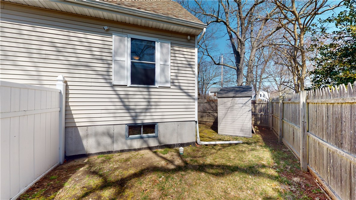 550 West Shore Road Warwick, RI 02889 - Photo 5 of 24