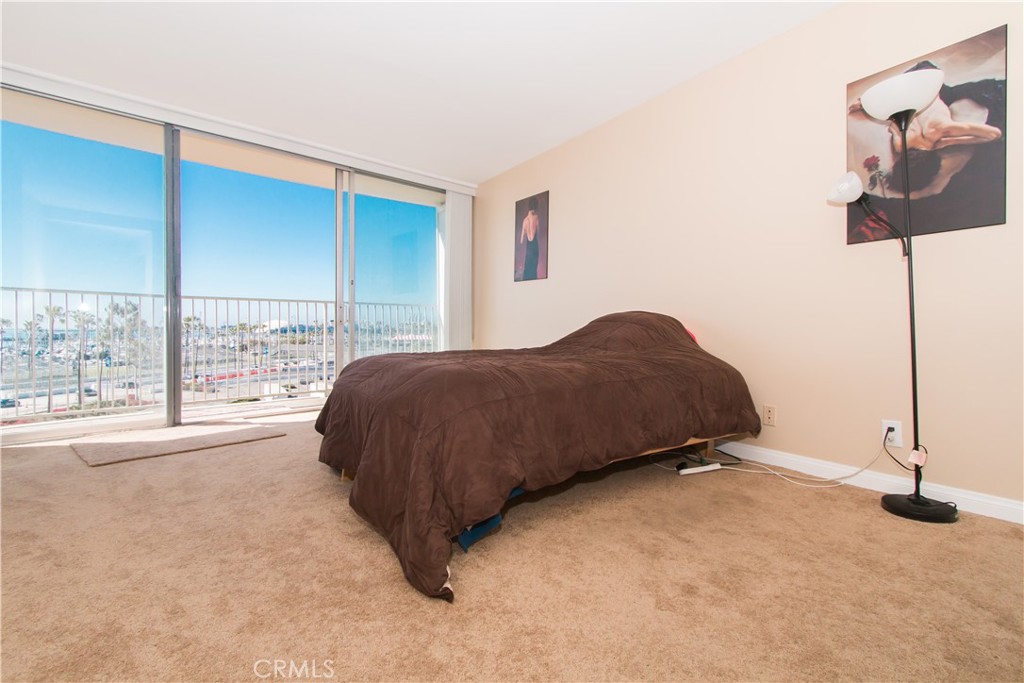 700 East Ocean Boulevard, Unit 706 Long Beach, CA 90802 - Photo 18 of 31 a bedroom with a bed and window