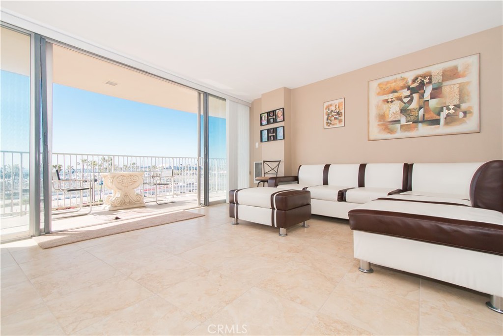 700 East Ocean Boulevard, Unit 706 Long Beach, CA 90802 - Photo 5 of 31 a spacious bedroom with a large bed and a large window