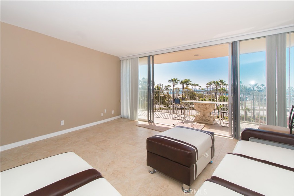 700 East Ocean Boulevard, Unit 706 Long Beach, CA 90802 - Photo 7 of 31 a living room with couch