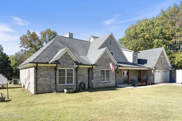 $556,000 | 4065 Misty Oaks Cove, Nesbit, MS 38651