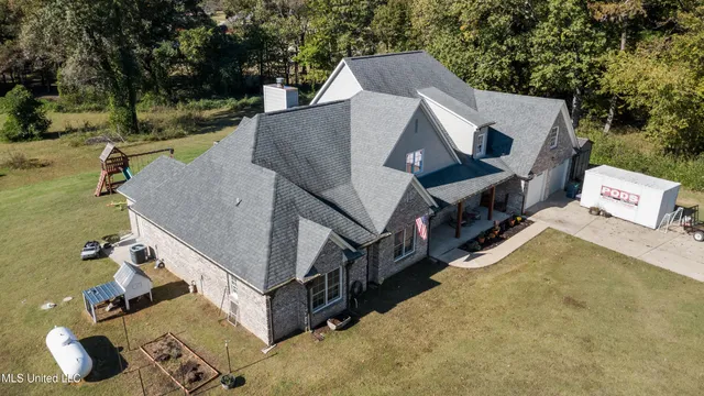 $563,000 | 4065 Misty Oaks Cove, Nesbit, MS 38651