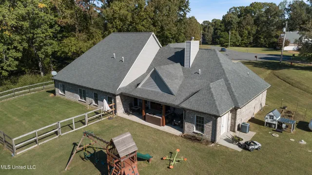 $563,000 | 4065 Misty Oaks Cove, Nesbit, MS 38651