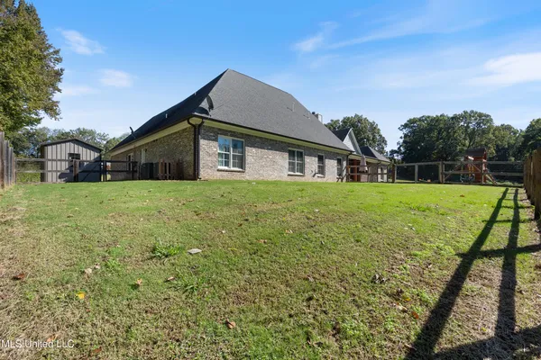 $549,900 | 4065 Misty Oaks Cove, Nesbit, MS 38651