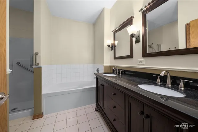 $2,400 | 230 St James Parkway, Unit A, Sugar Grove, IL 60554