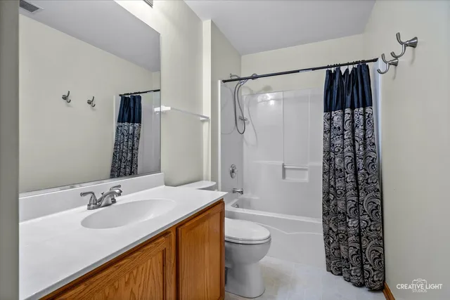 $2,400 | 230 St James Parkway, Unit A, Sugar Grove, IL 60554