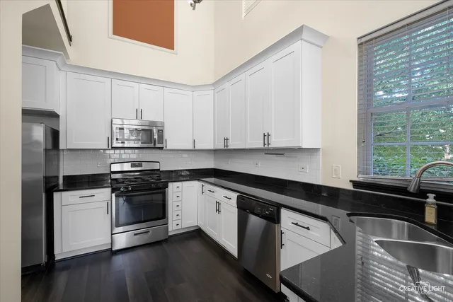 $2,400 | 230 St James Parkway, Unit A, Sugar Grove, IL 60554